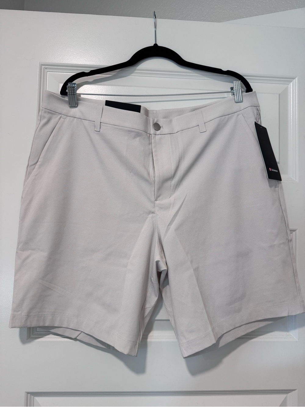 Lululemon ABC Classic-Fit 9” WovenAir Shorts – Size 38 – NWT